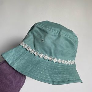 Urban Outfitters bucket hat